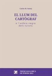 El llum del cartògraf a l'ombra negra dels turons